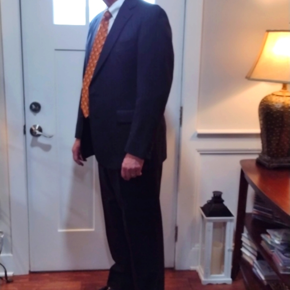 Traditional men's tailored suit by Gant size 42L, charcoal pin stripe.